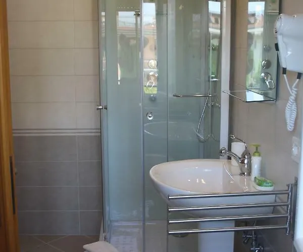 לינה וארוחת בוקר Da Fabio אגרופולי